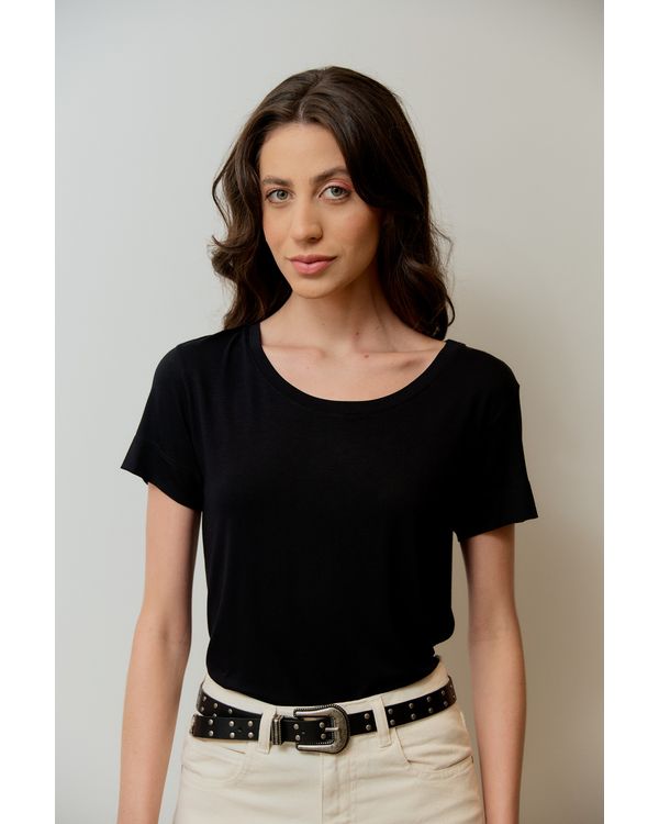 BLUSA-BASICA-GOLA-REDONDA-PRETA
