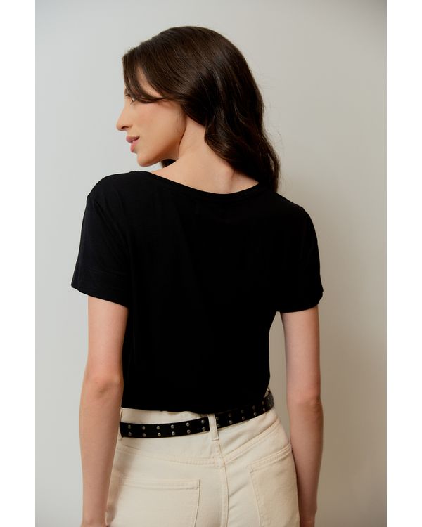 BLUSA-BASICA-GOLA-REDONDA-PRETA