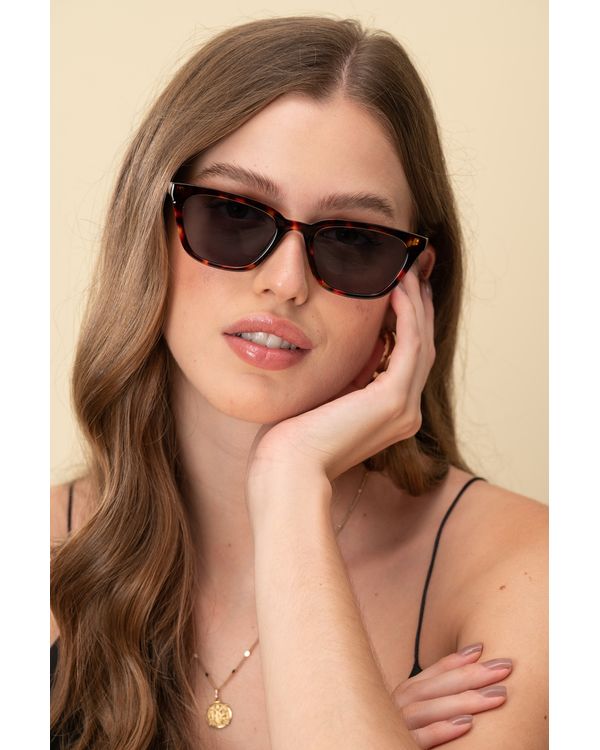 OCULOS-SOLAR-STELA-TARTARUGA