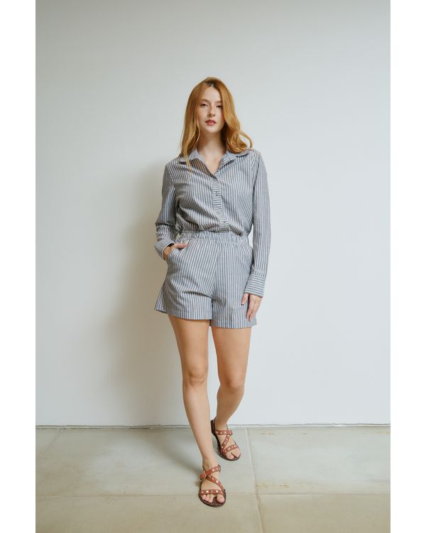 CAMISA-CAPRI-LISTRADA-CINZA