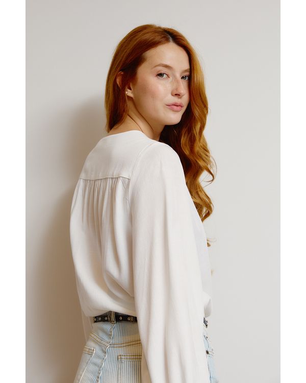 BATA-COM-BOTAO-TECIDO-LISA-OFF-WHITE