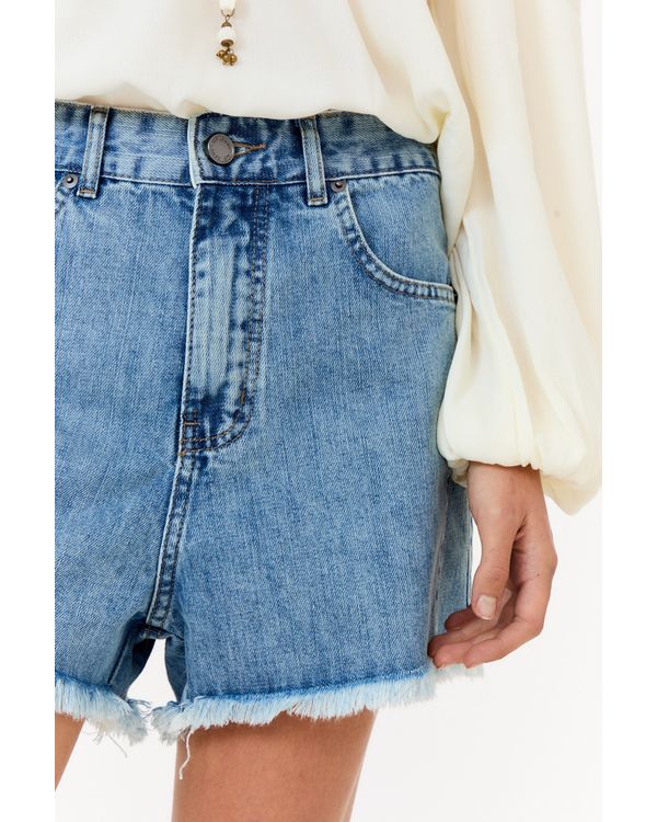 SHORT-JEANS-COSTURA-DESLOCADA-BORDADO-JEANS