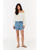 SHORT-JEANS-COSTURA-DESLOCADA-BORDADO-JEANS