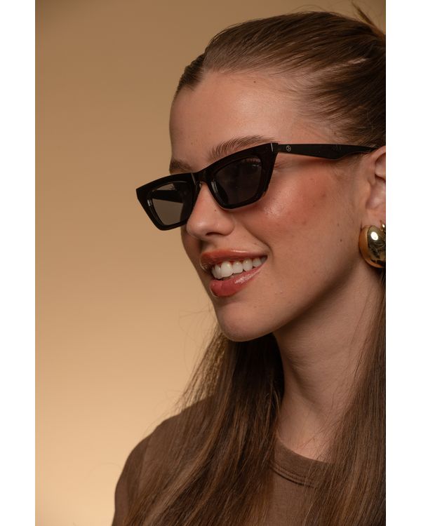 OCULOS-DE-SOL-IVY-PRETO